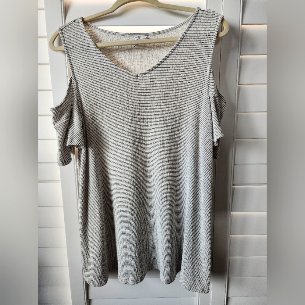 Womens blouse by Elle